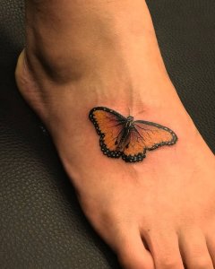万小姐脚背蝴蝶纹身图案