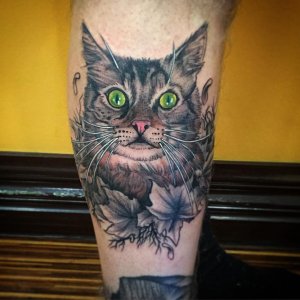 小腿彩色写实猫咪纹身图案