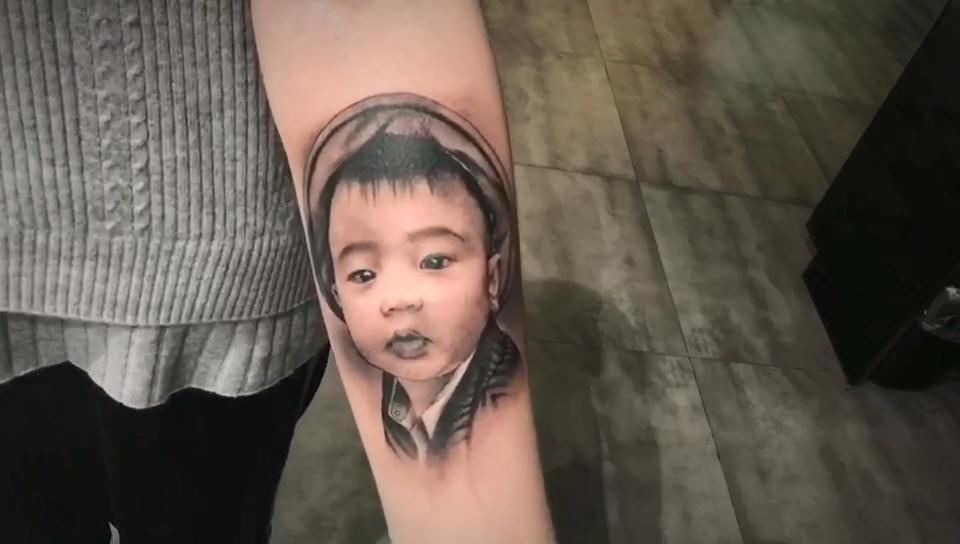 小臂人物肖像纹身图案已完成视频